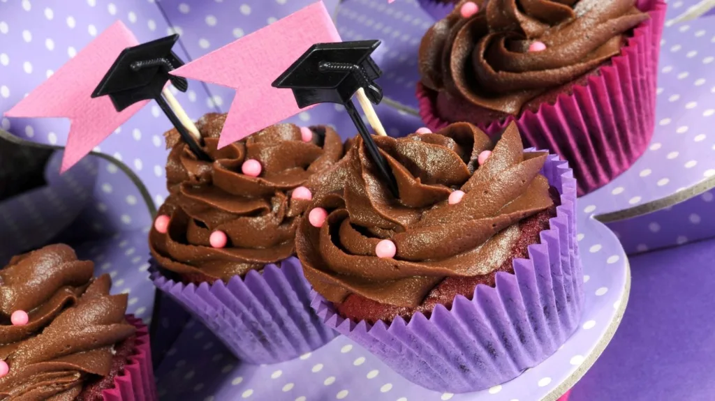 Graduation Party Cupcakes with Graduation Hats
