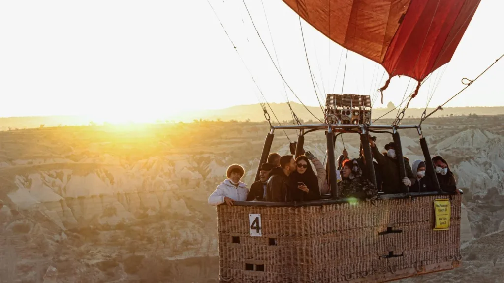 What to Do in South Dakota - Hot Air Balloon Ride over the Badlands