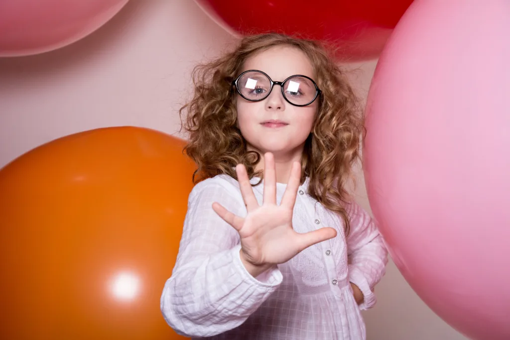 girl holding up 5 fingers as a metaphor for the root cause analysis process called Five Whys, which helps teams learn from failure.